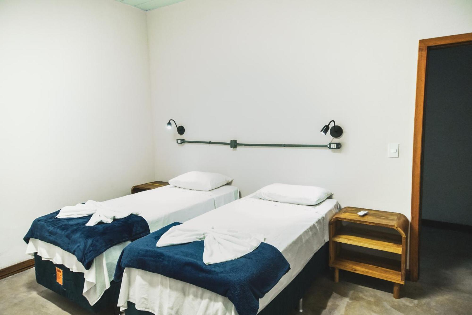 Local Hostel Novo Airão Esterno foto